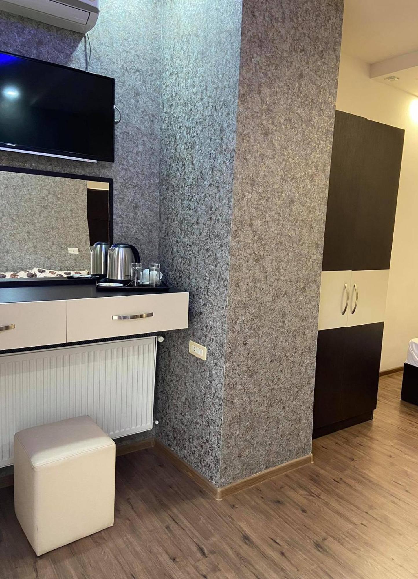Hotel Premium Armenia Yerevan Ngoại thất bức ảnh